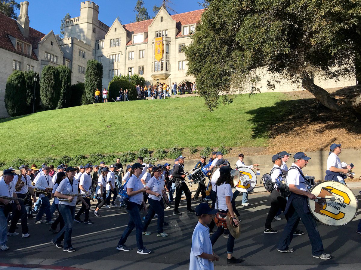 seanyodarouse's tweet photo. Cal Alumni Band marches past #GoBears #CalWeekend @CalBandAlumni (@ Bowles Hall) https://t.co/42okyg7dnO https://t.co/Pu8mMp8f6k