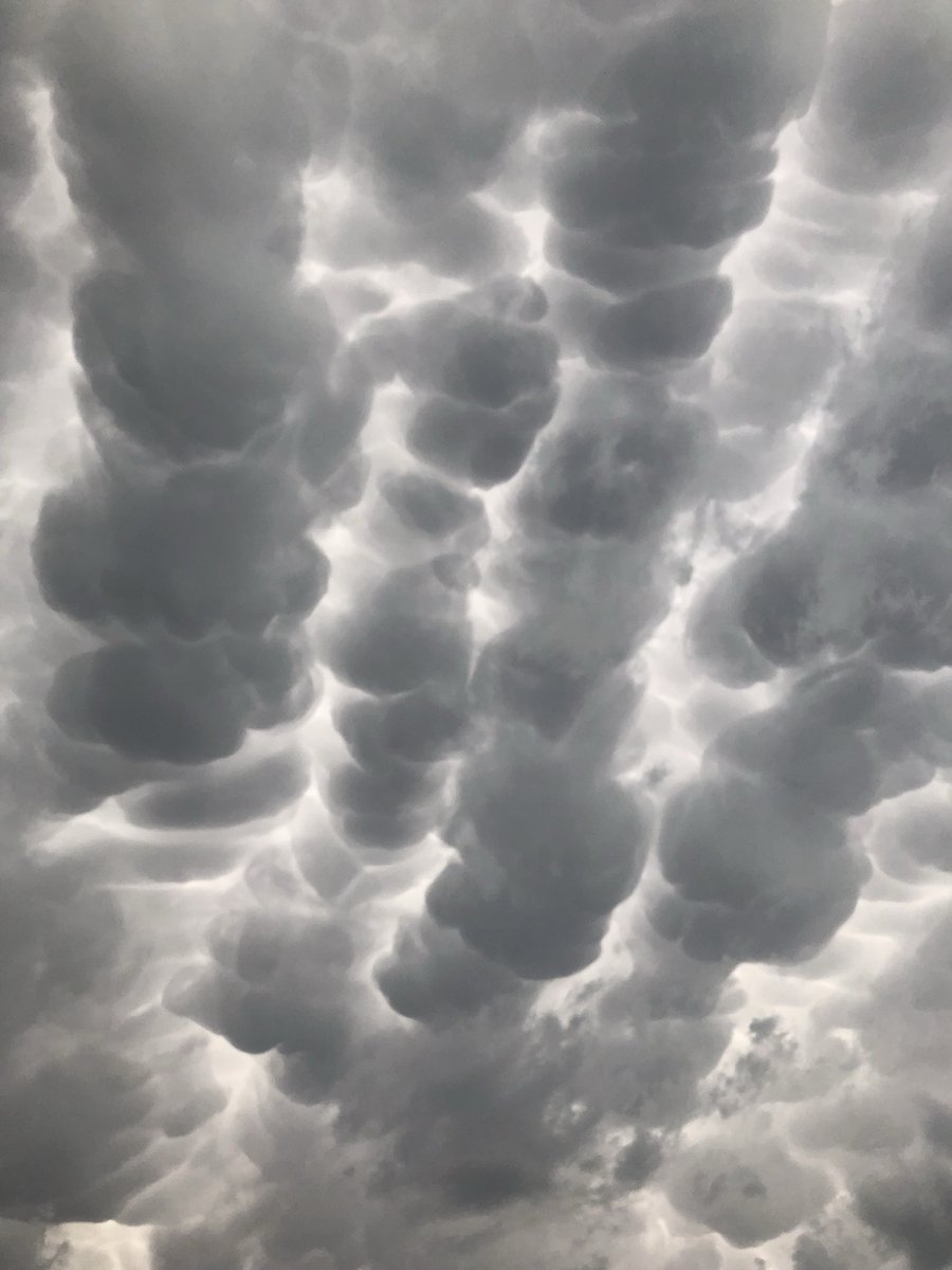dougmatlock's tweet image. Mammatus clouds directly over Chickasha. #okwx @KOCOdamonlane @KOCOShelby #kocofirstalert