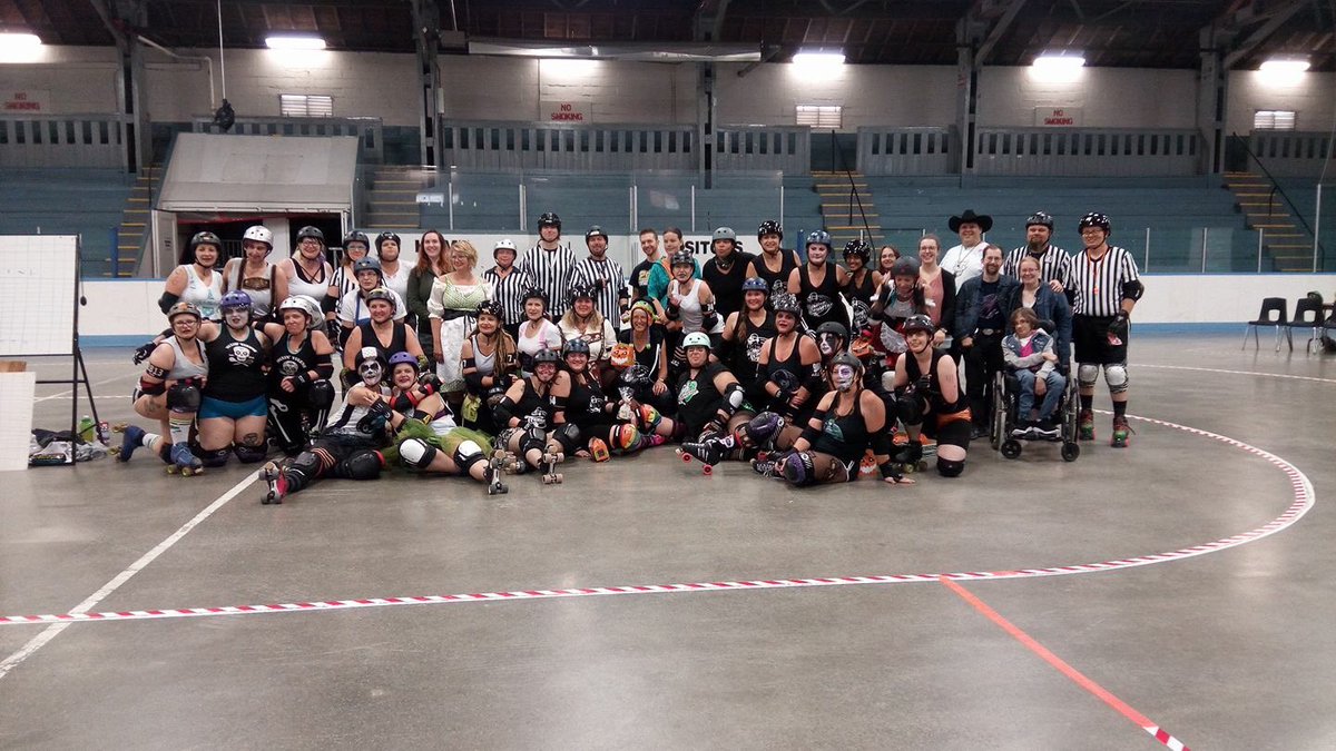 FCRollerGirls's tweet photo. Thanks for the scrimmage! Ravens/Betties took the game and Rhinestone Cowgirl took best blocker. <3 you and thanks, Fräuleins https://t.co/gAeE3RB9MU