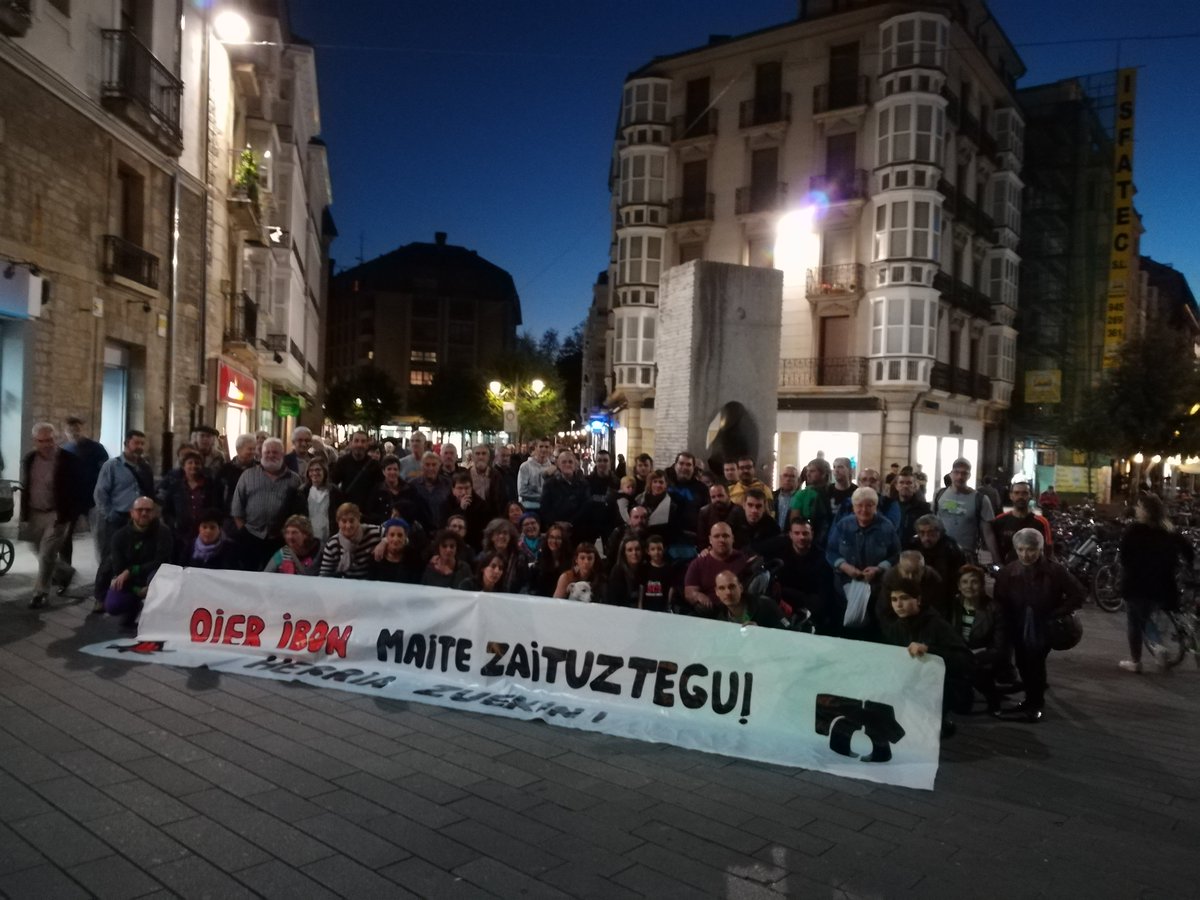 AmnistiaGarrasi's tweet photo. 70 personas se concentraron el viernes en Gasteiz para dar su apoyo a Ibon y Oier. A Oier se le ha vuelto a reproducir el sarcoma de Ewing https://t.co/PtFA6qOSHD
