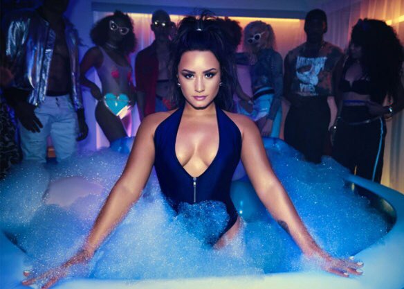 JoceeDave's tweet photo. Celeb crush: @ddlovato ❤️😍😘 I freaking love her! She’s a dime 💯 https://t.co/P3i0Poex7P