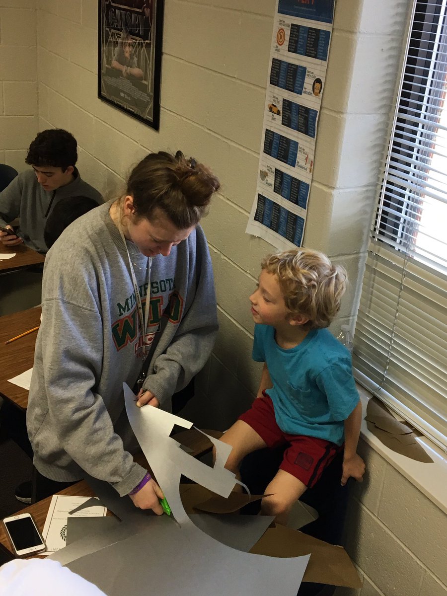 revjeffdavis's tweet photo. @CambridgeHS1 CHS Latin students at Fall Forum sharing their love for Latin w my own kids at N. Gwinnett HS. https://t.co/CAeoFm42pl