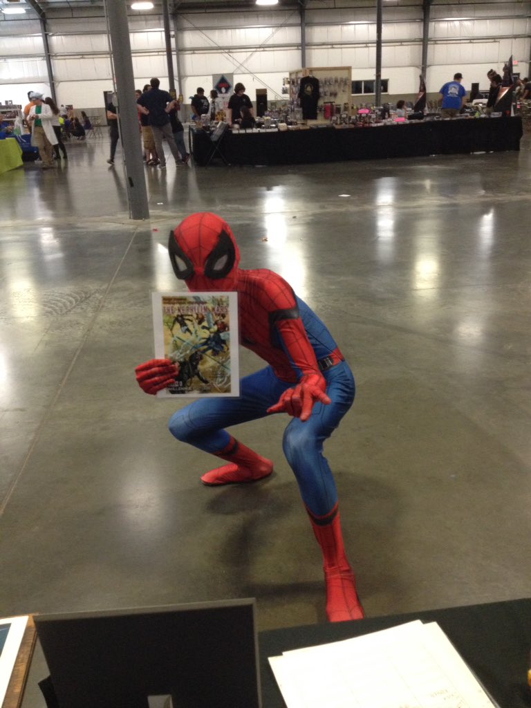DT2ComicsChat's tweet photo. Spidey likes my comics! My day is made! #CountiCon https://t.co/BxlXhtjdgT