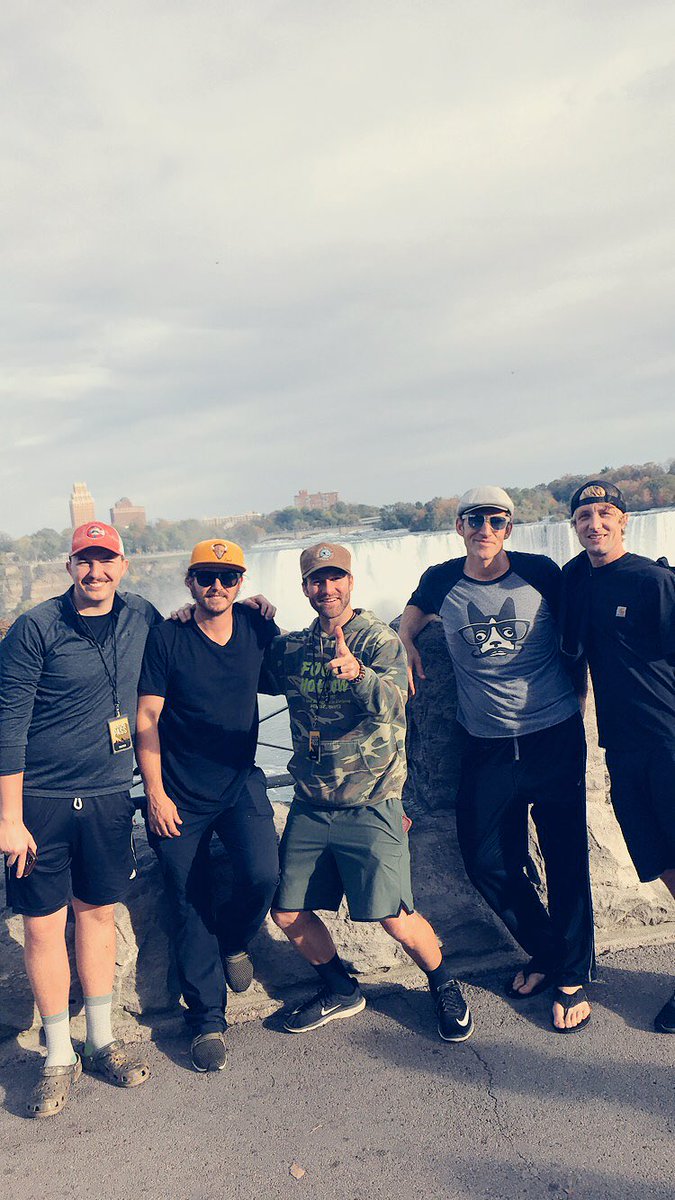 DrakeWhite's tweet photo. Walked down to view Niagara Falls &amp; man was it a view.. see you tonight Canada! #PleadTheFifthTour https://t.co/w5np8c3uKV