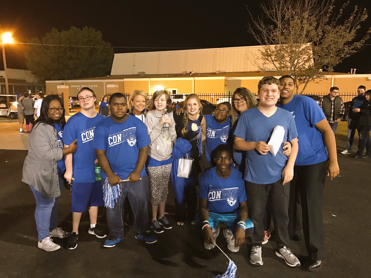 ConwayBuddies's tweet photo. Homecoming was beyond exciting!!! If you saw us-- we definitely had the best dance moves 💃🏿🕺🏼💙 https://t.co/qlUtXPygO5