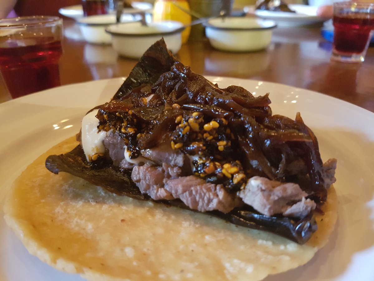 Tacos disruptivos y brutalmente deliciosos en <a href="/chetitomx/">Chetito</a> #gastrotourRomaCondesa @eatlikealocalmx <a href="/RoVazquezL/">Ro Vazquez Landeta</a> <a href="/amor_tinto/">Amor Tinto</a>