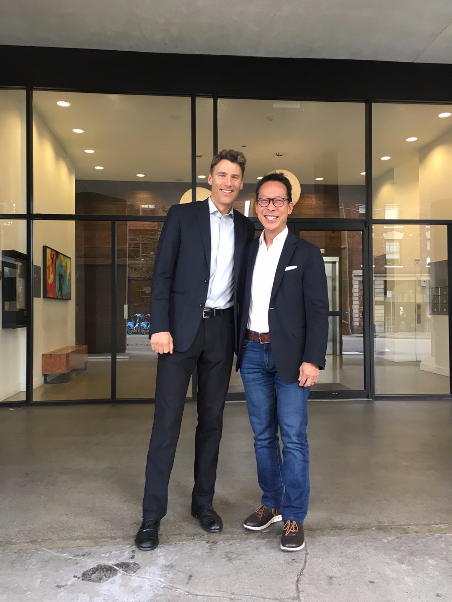 WarrenWong's tweet photo. Great to have @MayorGregor meet our team to talk about #vancouver #technology #innovation and show our new @appnovation HQ @CityofVancouver https://t.co/ocOqzvB5Y2