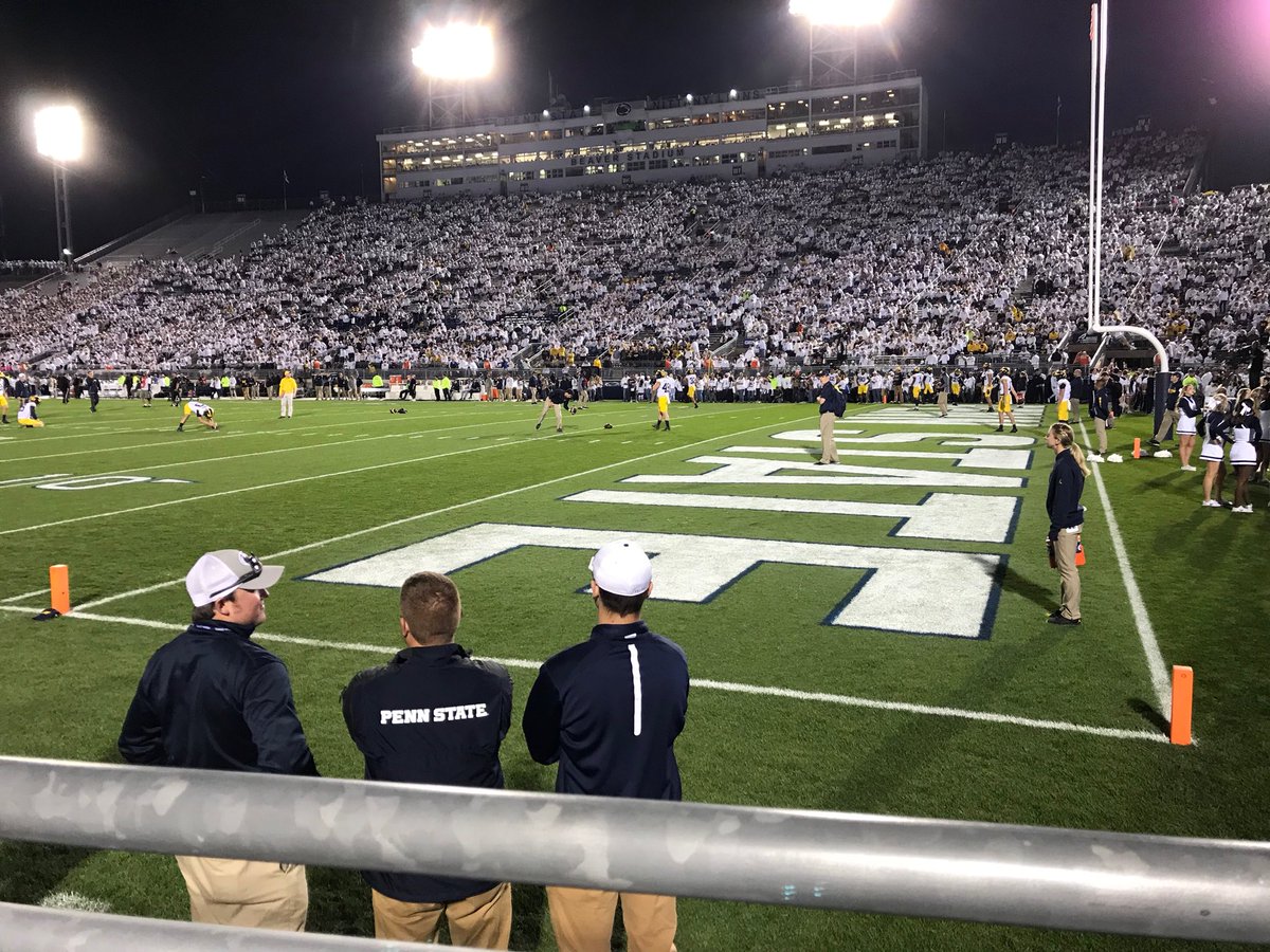 wearepennstate's tweet photo. #WhiteOut #MichvsPSU https://t.co/SXssdlv1vW
