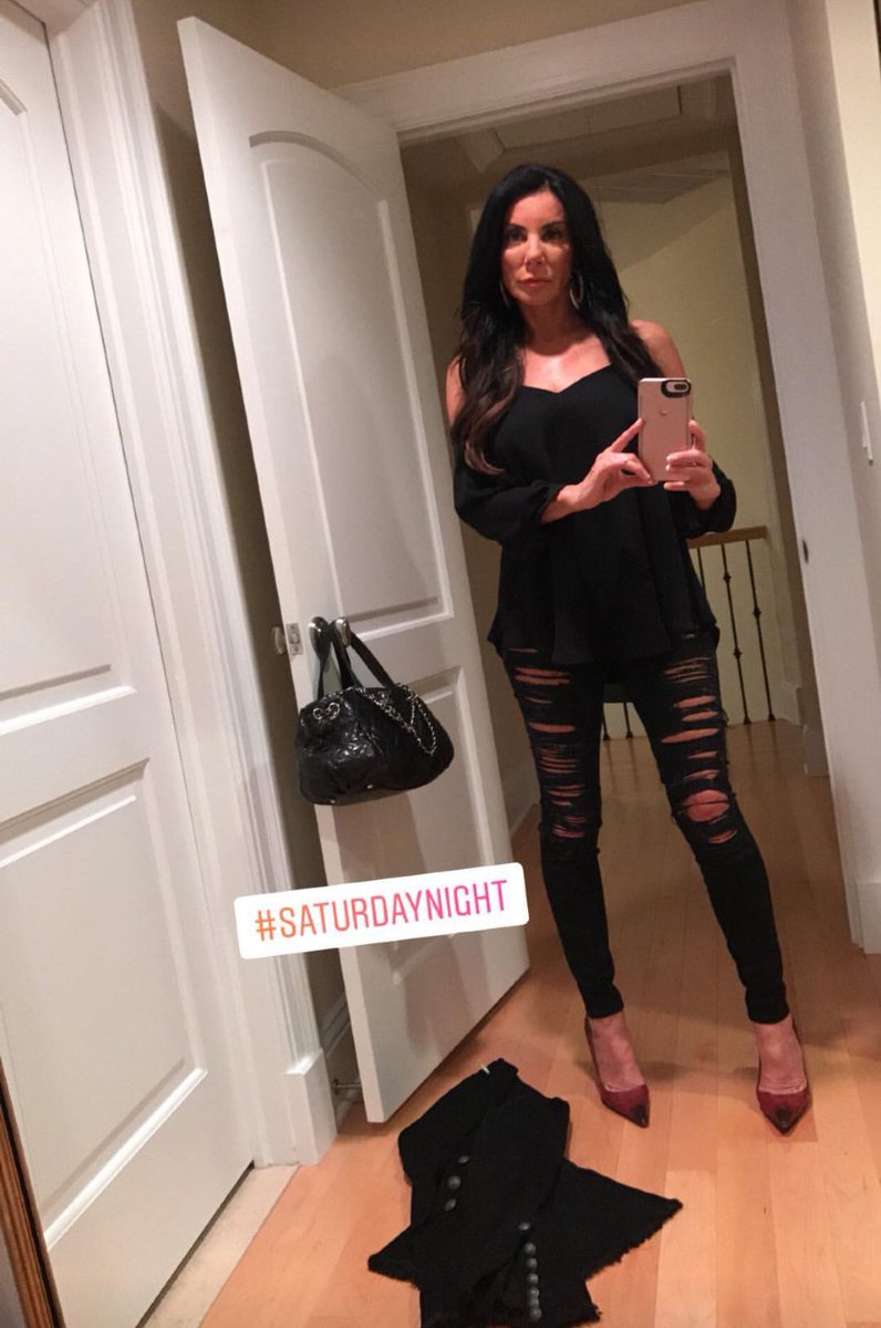 NikkiBeatsTrump's tweet photo. Love this style by .@daniellestaub #Saturday #StaubStyle #RHONJ https://t.co/2CdfnTVicX