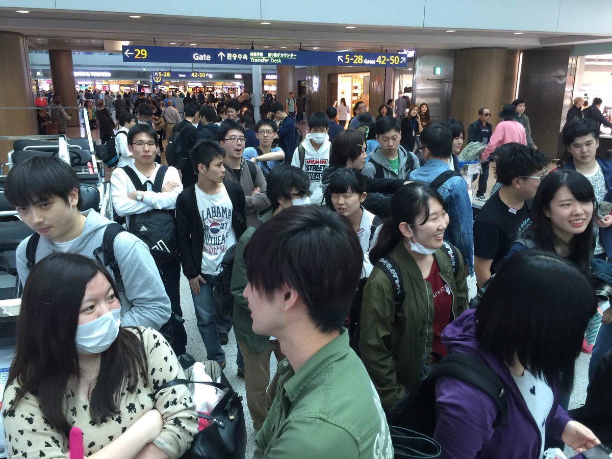 大阪ハイテクノロジー専門学校 願書受付中 今日の臨床工学技士科 昼間部は 今日からアメリカ研修が始まります 台風を心配していましたが 飛行機も問題なく飛び 先ほど全員無事に 経由地の韓国に着きました これからロサンゼルスに向けて