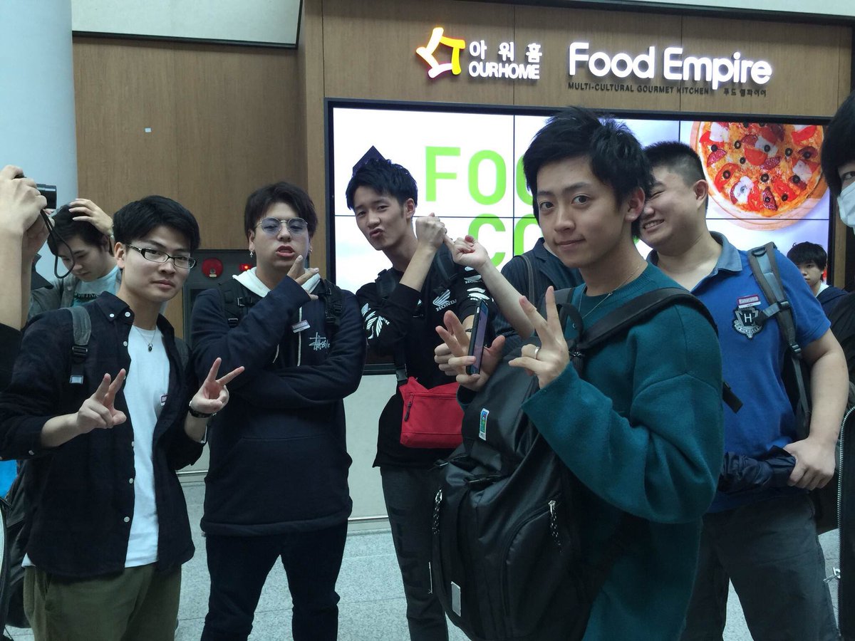 大阪ハイテクノロジー専門学校 願書受付中 今日の臨床工学技士科 昼間部は 今日からアメリカ研修が始まります 台風を心配していましたが 飛行機も問題なく飛び 先ほど全員無事に 経由地の韓国に着きました これからロサンゼルスに向けて