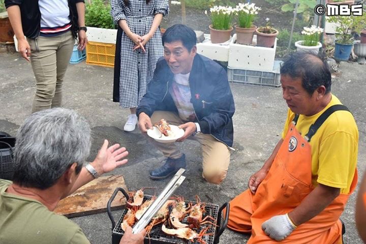 akashiyatvmbs's tweet photo. 明日の放送は、秋のロケSP in宮崎県・島野浦島！バラエティー番組未上陸の離島へお笑い怪獣一行が上陸！島民870人の小さな島が大パニック状態に！島の魅力を見つけ出し、島を盛り上げるべく明石家メンバーが立ち上がる！放送は明日10月23日（月）よる11時58分より！お楽しみに！ https://t.co/BxJl3jxhtI