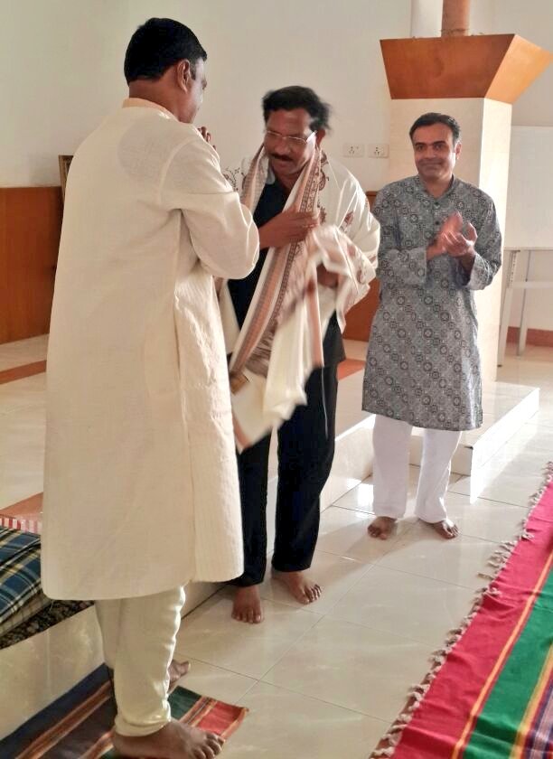 manijgd's tweet photo. Hon Minister for Tamil Language &amp; TamilCulture Sri @mafoikprajan was honoured at @ArtofLiving #AnnaNagar Centre by STC @kpsureshbabu ji &amp; Apex Member Sri Sanjay ji 
@SriSri @AOLSwamiji @swamignantej @OfficeOfOPS @CMOTamilNadu @aol_chennai @Bhanujgd @SwamiSarveshvar @Mohankovai https://t.co/5HQkQP4SFh