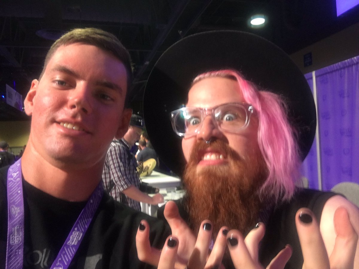 FusionTitan's tweet photo. The mystical man himself. @skinnyghost This man is is a creative geniusand a great guy to talk to. #twitchcon https://t.co/hcfNOGKaAF