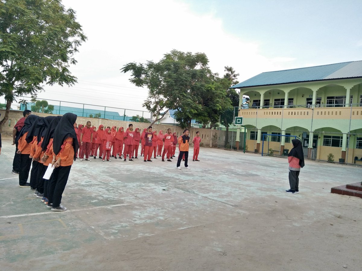 manda_redcross's tweet photo. PELANTIKAN PDL, apel pembukaan.
Semangat adik-adik semoga lebih baik dari sebelumnya, teruslah berjuang dan berkarya.
#mandaredcross https://t.co/XbTBEeZZ3H