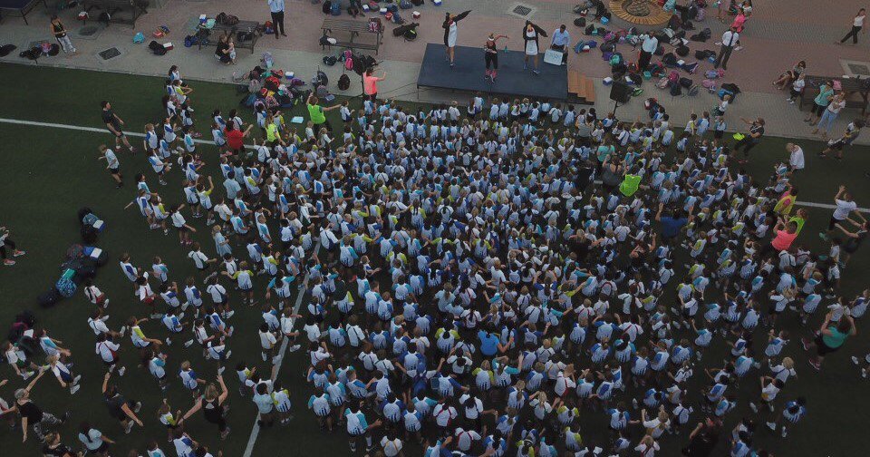 jebelalischool's tweet photo. Jebel Ali School staff, students and parents kicked of this morning with a wake up and shake up as part of @DubaiFitnessChallenge #JASDFC https://t.co/fSdXSRFtGk