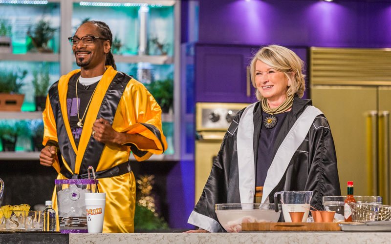 Rickter's tweet photo. Martha and snoops potluck dinner party is the best thing I've ever seen #MarthaAndSnoop https://t.co/VLS0AIrArN