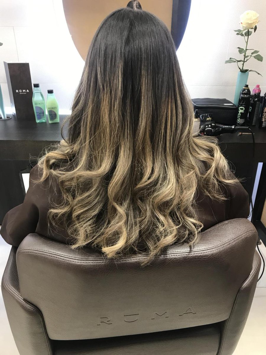 samlbradshaw's tweet photo. The Best Blow-Dry I’ve Ever Had https://t.co/l5Cr7j3y9j https://t.co/HI06xbfCUq