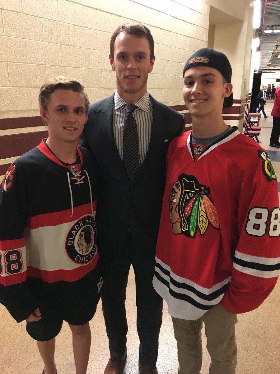 MaxHaffner12's tweet photo. Best night of my life @NHLBlackhawks great Win tonight! #onegoal 🏒❤️ https://t.co/QwdWFlffka