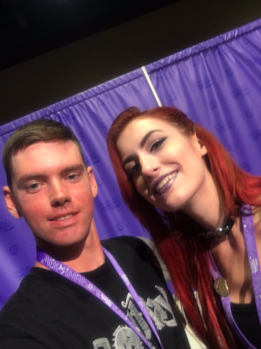 FusionTitan's tweet photo. I had an enjoyable time meeting you again. @Pokket #twitchcon https://t.co/r8BX4gQNwP