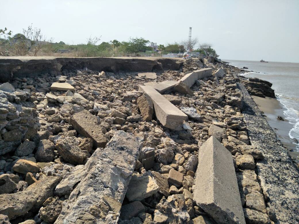 iArifR's tweet photo. @narendramodi #SeaProtectionWall at #Ghogha is due for repair/rebuild since last >10years. #Thank_You_Narendrabhai #Gujarat #GloryofGujarat https://t.co/yo64a89Mre