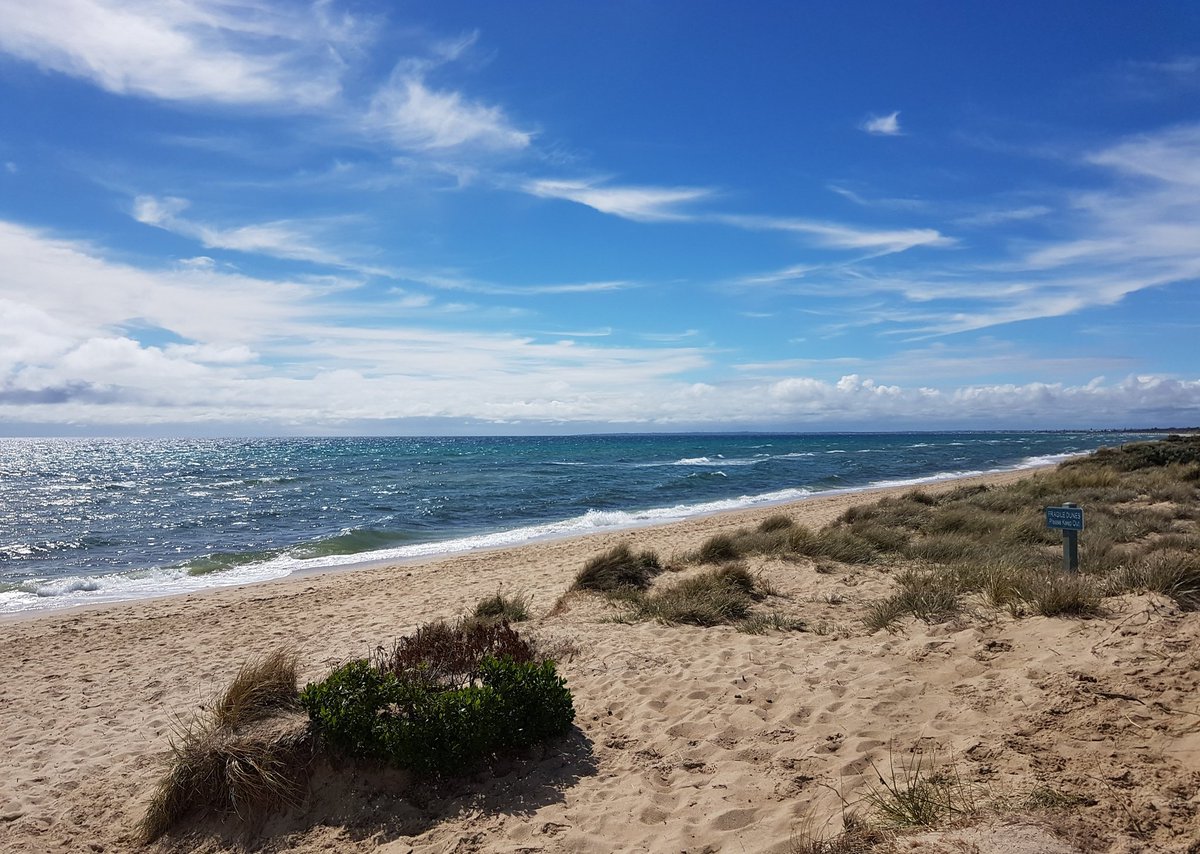viewsfromabike's tweet photo. A wet, cold, windy start to the day but now this. Melbourne weather: often unpredictable &amp; sometimes beautiful. #bikeriding #viewsfromabike https://t.co/kJV6mfM1VV