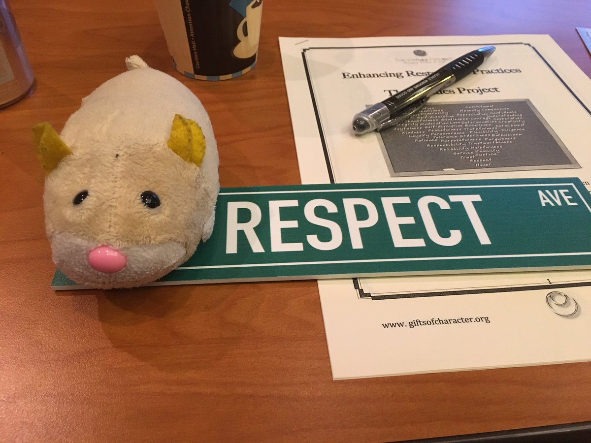 MsbrownICCS's tweet photo. Humphrey came to D.C. !!!
He is a master of respect! He loved all the freebies- making new friends! #character2017 https://t.co/09JLvTBcM1