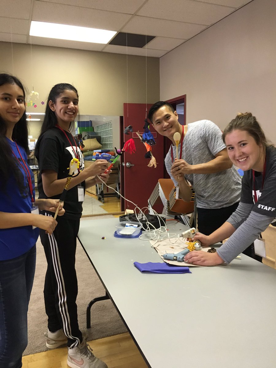 Hame1DM2020's tweet photo. How to choose your media for #SocialMedia EENIE MEENIE MYNIE MO 😁
@WPPuppetTheatre @YouthCentralYYC @YWcalgary #puppetpopup #sayhidonna https://t.co/ujidlXUgpO