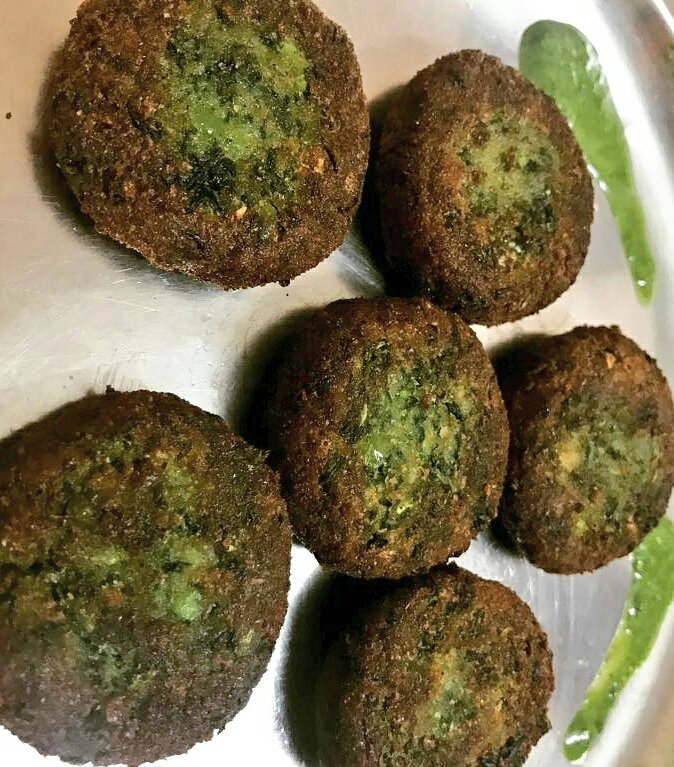 ArpanaKiri's tweet photo. #2day's #breakfast from#Arpana'skitchen hara bhara kabab ❤ with green chutney 😋 Aww it's so #tasty #healthy yum  #SundayFunday #delicious https://t.co/gDN5hlSz5s