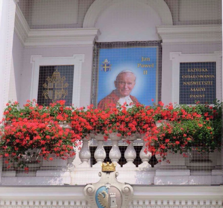 zeaiter_miledy's tweet photo. "When the #SenseOfGod is lost,there is also a tendency to lose the #SenseOfMan, of his dignity and his life."
#PopeJPII #Wadowice #WYD2016 https://t.co/wQtd0wayvy