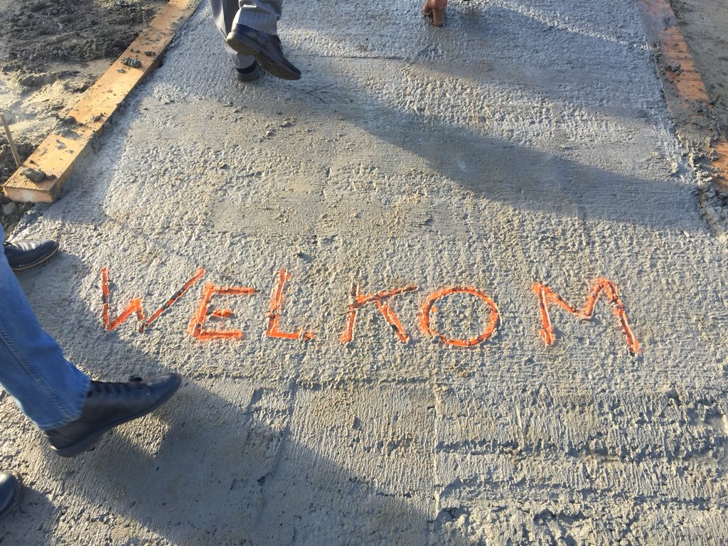 roelvandommele's tweet image. Eerste steenlegging nieuw zwembad
Campus #Kortrijk Weide
I love this place!
#howest