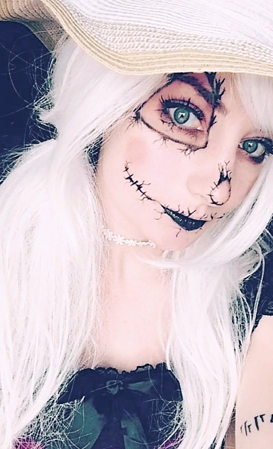 owlliecat's tweet photo. "Don't be silly Toto. Scarecrows can't talk." 
https://t.co/rGTpB5c5me
#halloween #twitch https://t.co/12uCtvUDsx
