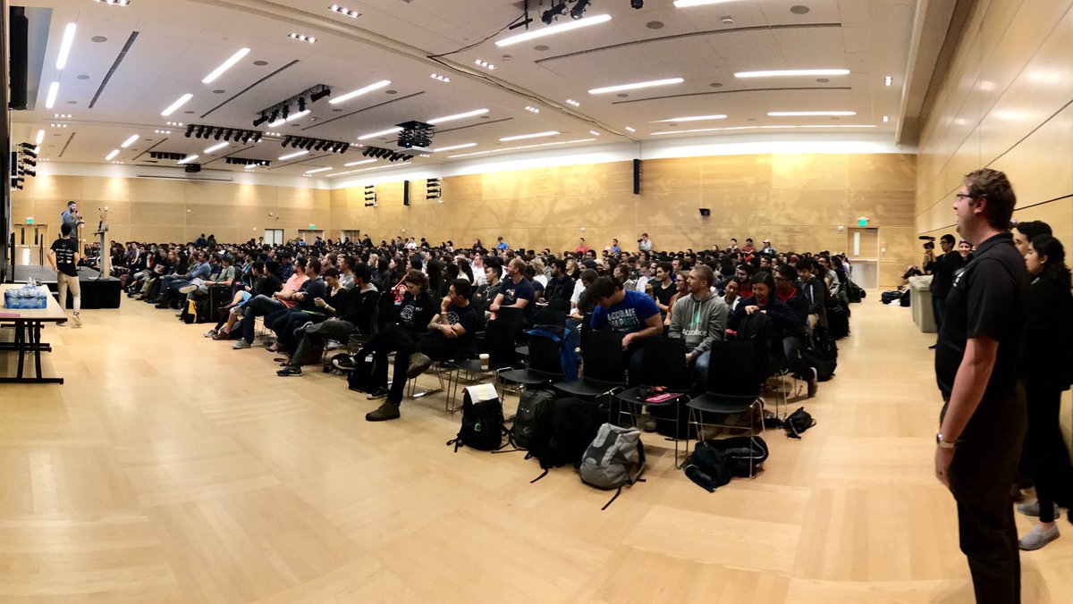 Golnaz89's tweet image. Hundreds of students ready to hack at #dubhacks.