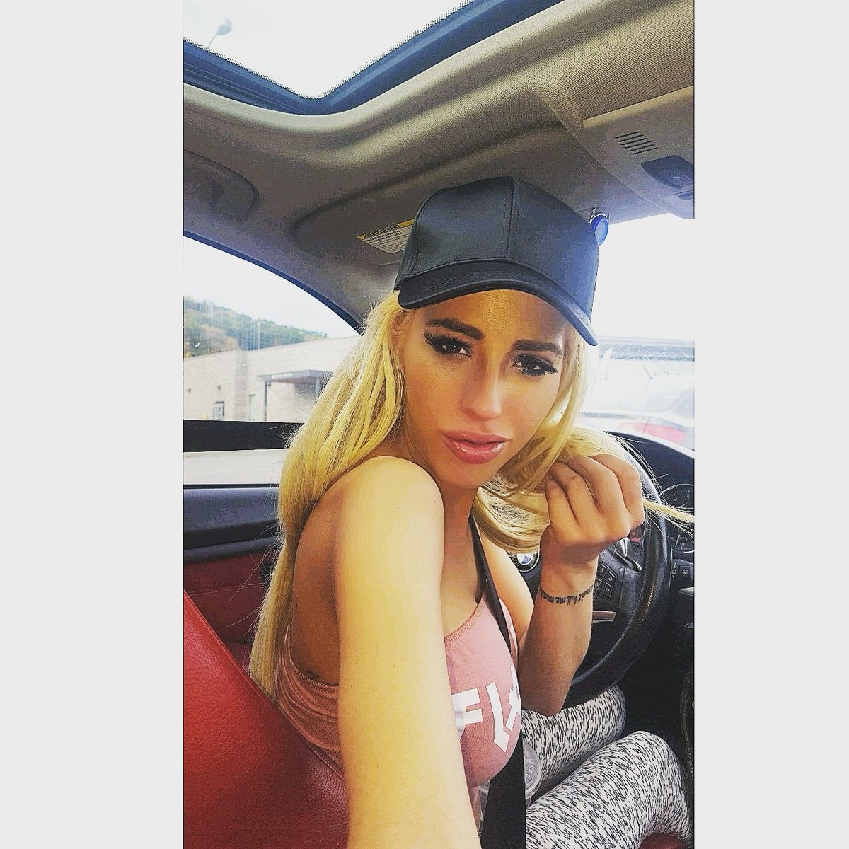 sxbarbie7's tweet photo. When they ask me if im going to get back together with my ex... https://t.co/NB6RDLPgFr