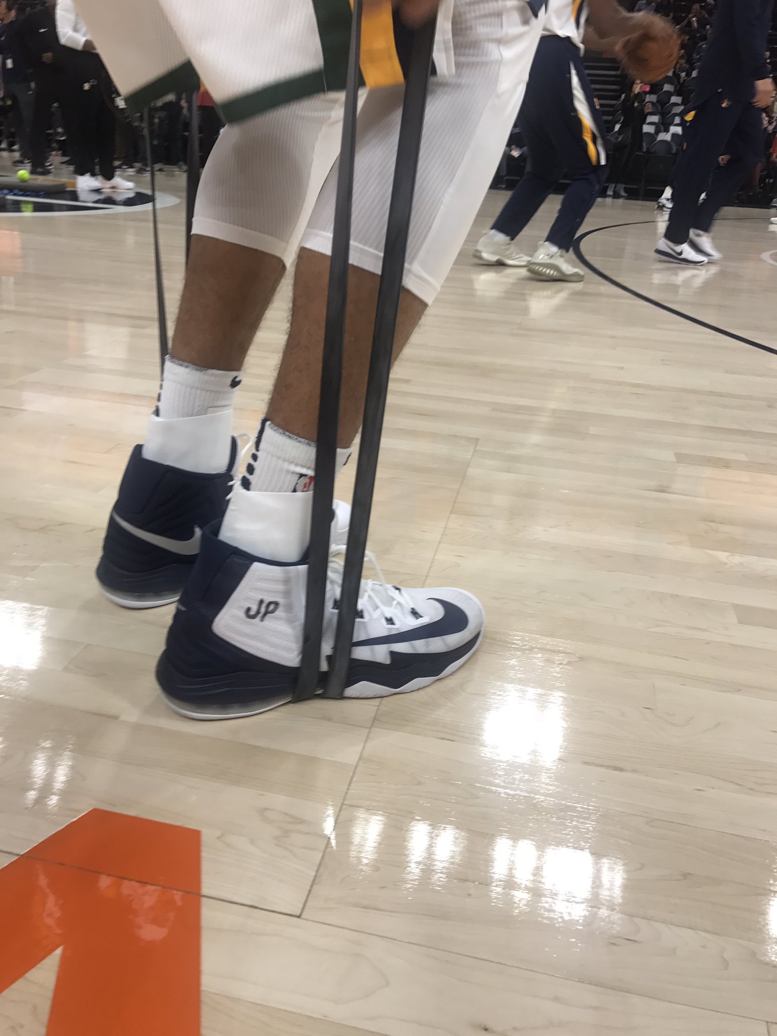 rudy gobert yellow shoes