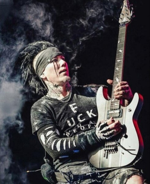 SixxAM's tweet photo. Dj https://t.co/L3ZARGjJdp