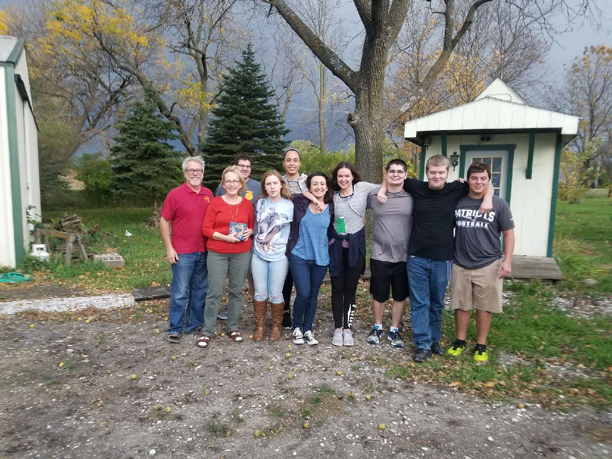 SarahLizMaria's tweet photo. #NavsMainEvent2017 Nick Storm brought the actual storm, we ate inside instead 😂 Awesome family! https://t.co/7zCm96qv3M