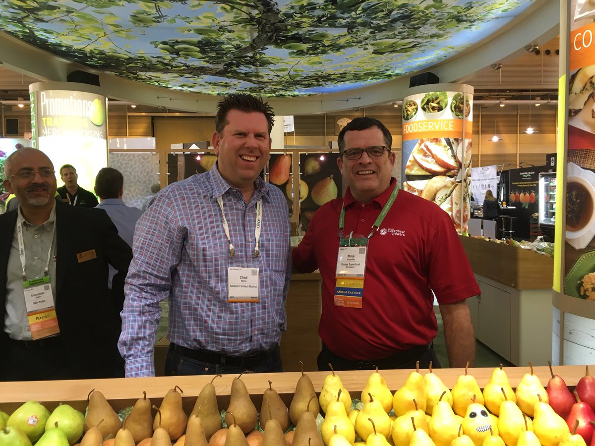 abasto's tweet photo. @abasto talking produce with Chad Miller, from @sproutsfm and Mike Preacher from Domex Superfresh Growers at @pma #freshsummit2017 https://t.co/0THCJaZ8jP