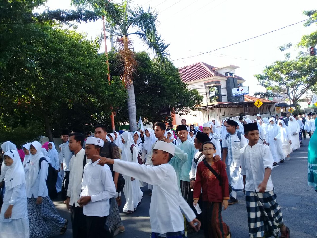 Kemeriahan kirab #harisantrinasional #HariSantri2017 di <a href="/banyuwangi_kab/">Kabupaten Banyuwangi</a>