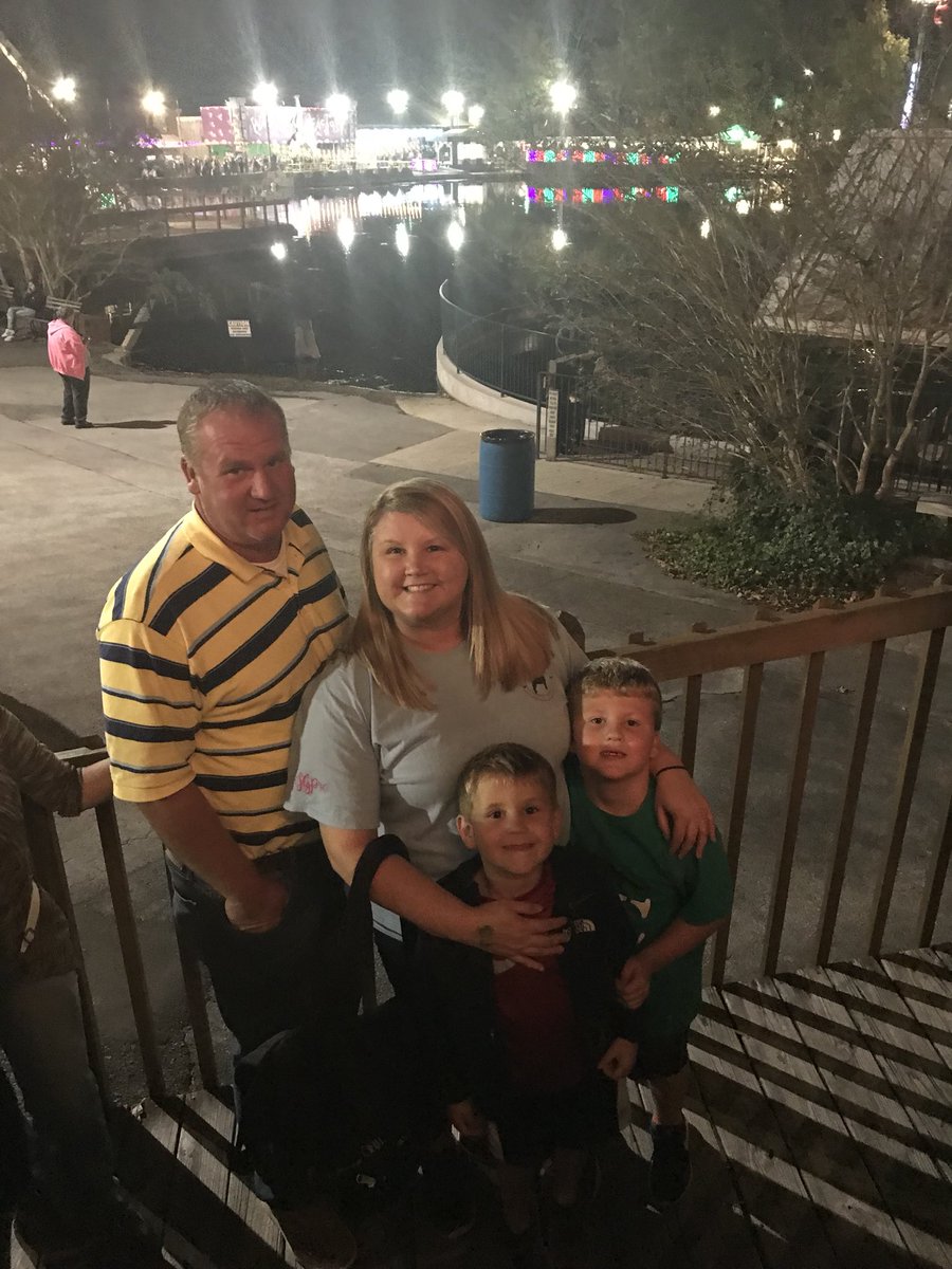 reedmomof2's tweet photo. Having fun at Lake Winnie https://t.co/PqesOs07nw