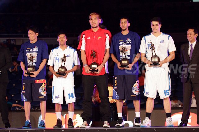 otnekis's tweet photo. DEFENSE WINS MY HEART EVER SINCE HAHAHA CHAROT HAHAHAHAHAHAHA #Pingris #Jalalon https://t.co/KRtU8WgsOY