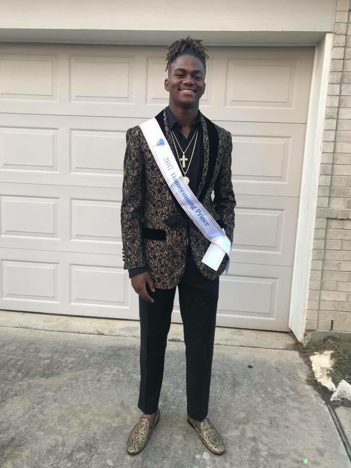 iamkdwiggins's tweet photo. My youngster @kevricwiggins1 cleanβΌοΈ π―π¨π¨π¨ππ°π #HOCOPrince https://t.co/2pngQVvRLD