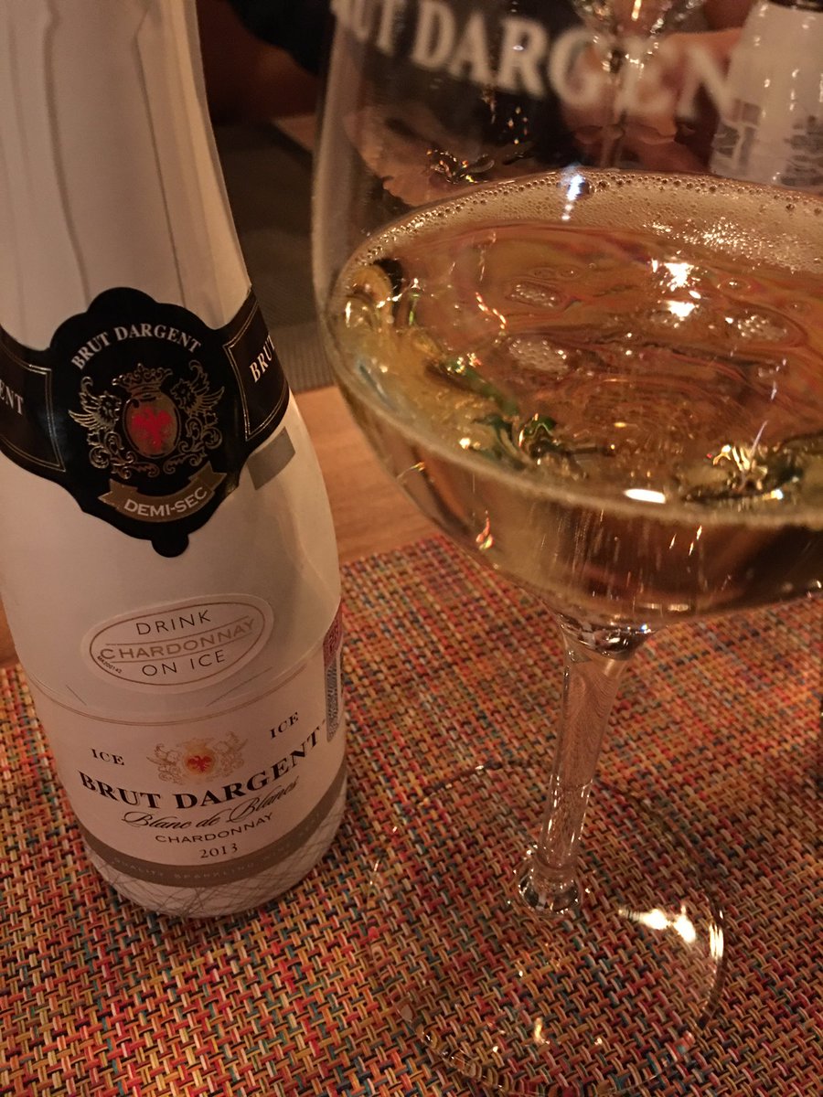 amor_tinto's tweet photo. El cierre de este fabuloso gastrotour @RoVazquezL es en @RestSofie203 maravillosos postres con maridaje de Brut D'argent Chardonnay demi-sec https://t.co/qwaQNwwrBD