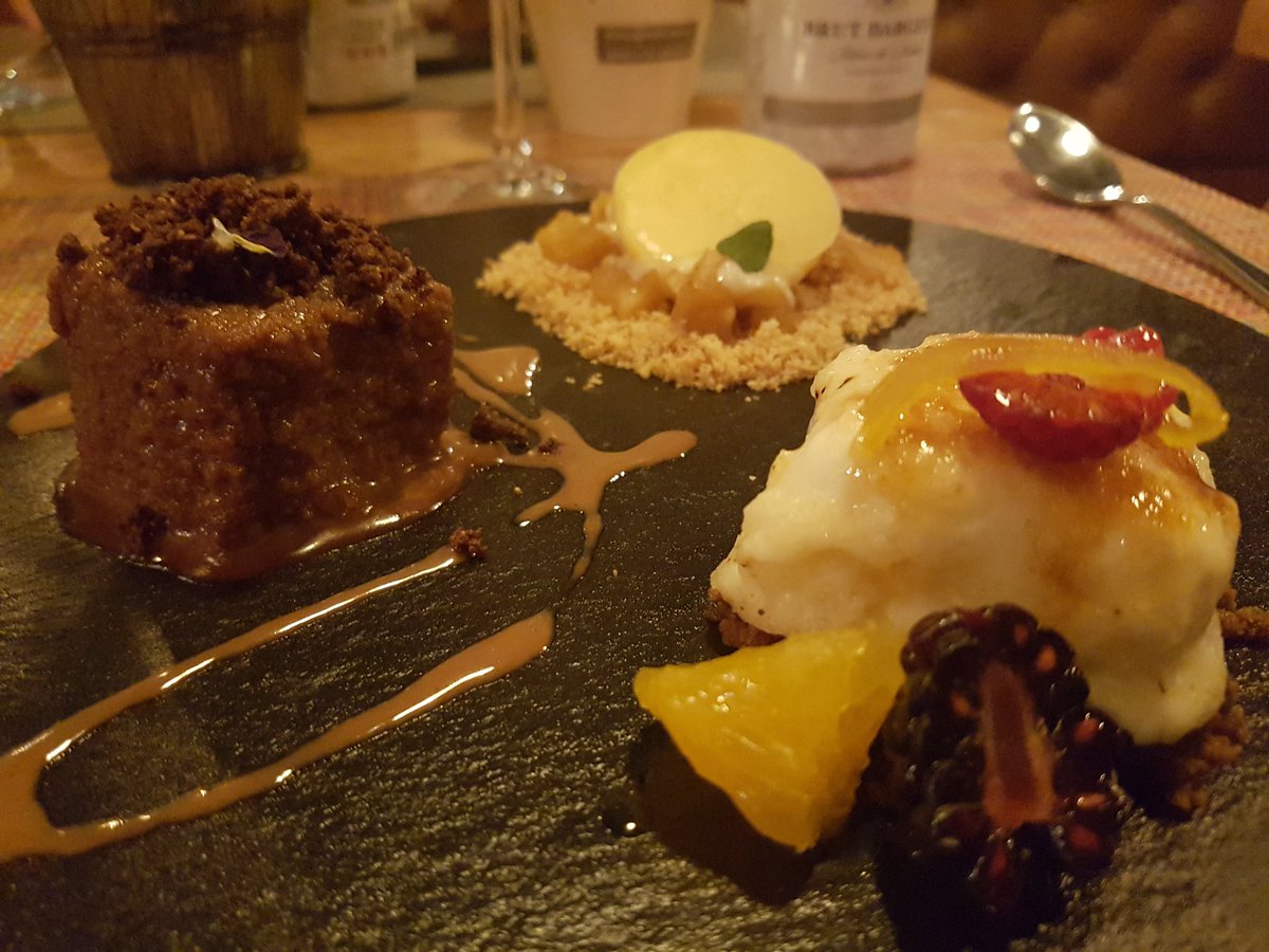 ClaudioFloresT's tweet photo. Última parada en @RestSofie203, tres postres increíbles #gastrotourRomaCondesa @eatlikealocalmx @RoVazquezL @amor_tinto https://t.co/offTcUBaNr