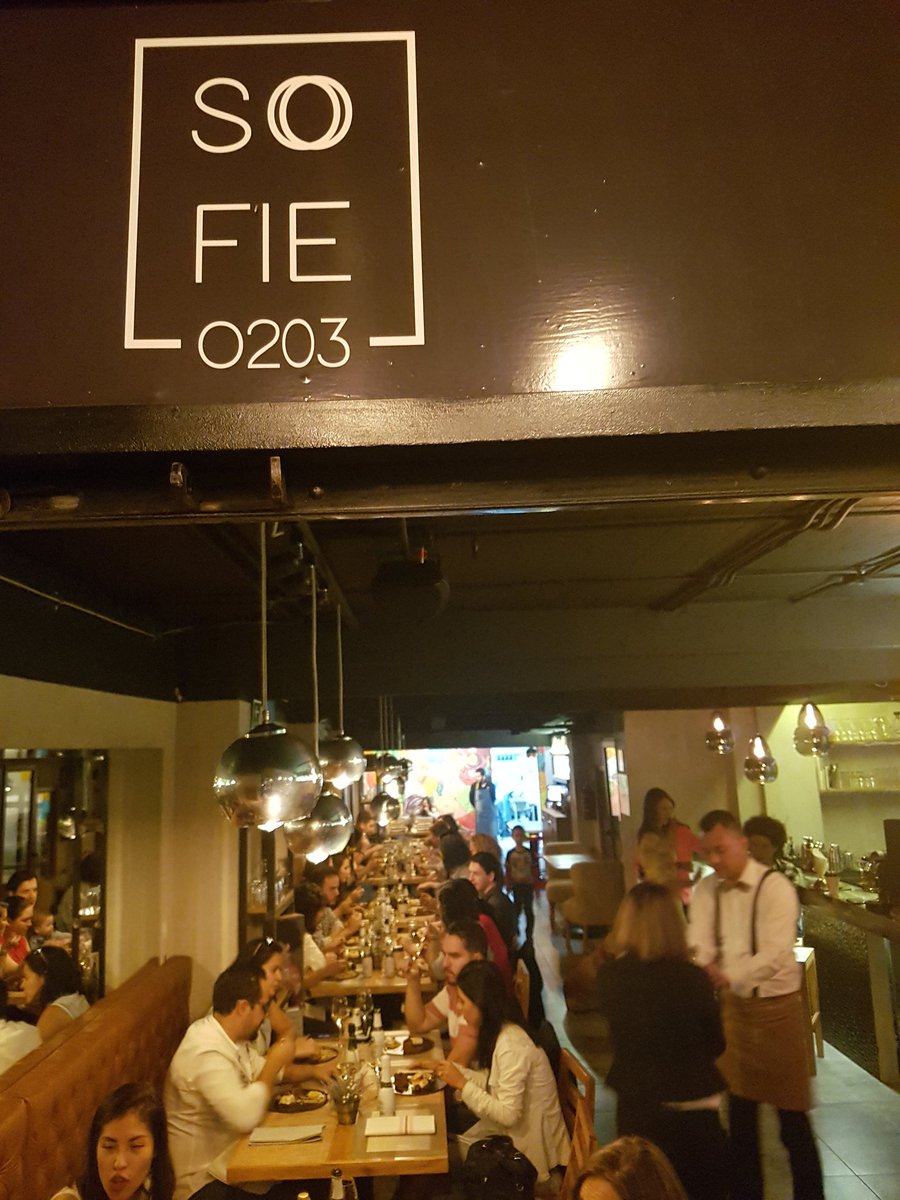 ClaudioFloresT's tweet photo. Última parada en @RestSofie203, tres postres increíbles #gastrotourRomaCondesa @eatlikealocalmx @RoVazquezL @amor_tinto https://t.co/offTcUBaNr
