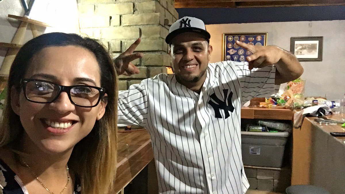 LILIFERNANDEZ's tweet photo. Viendo el juego #MLBxFOX https://t.co/UrRqyP16Zk
