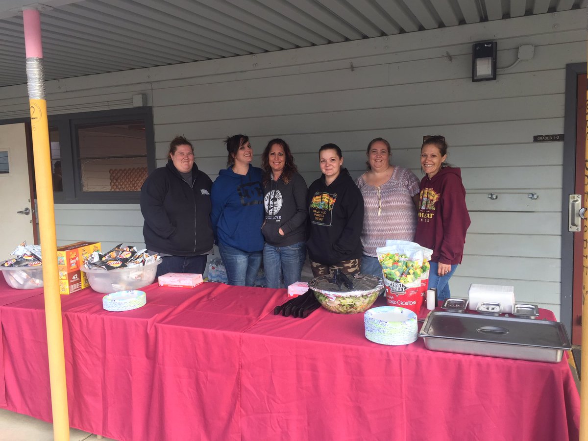 BangorUnionESD's tweet photo. Thanks @CALFIRE_ButteCo @BCOEHR 4 supporting Bangor school BBQ &amp;backpack giveaway today.  Chico Tackle Box catered it all 4 free @BCOEsuper https://t.co/uwCxPWj1wL