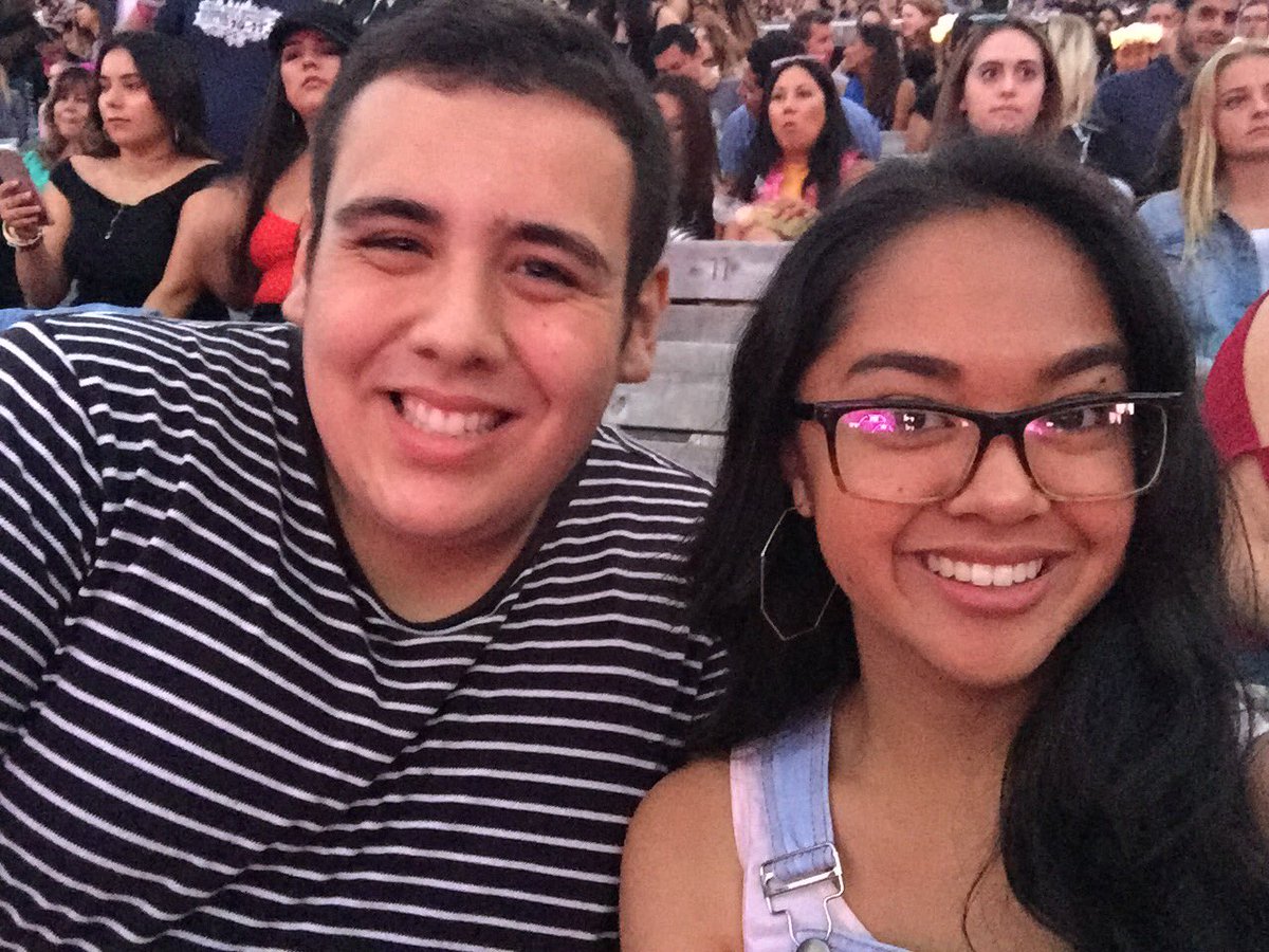 baesic_joee's tweet photo. CURRENTLY AT THE AMAZING #WeCanSurvive CONCERT ! IM SO SHOOK #WeCanSurvive5PitEntry @971AMPRadio https://t.co/hk9gKtQx9u