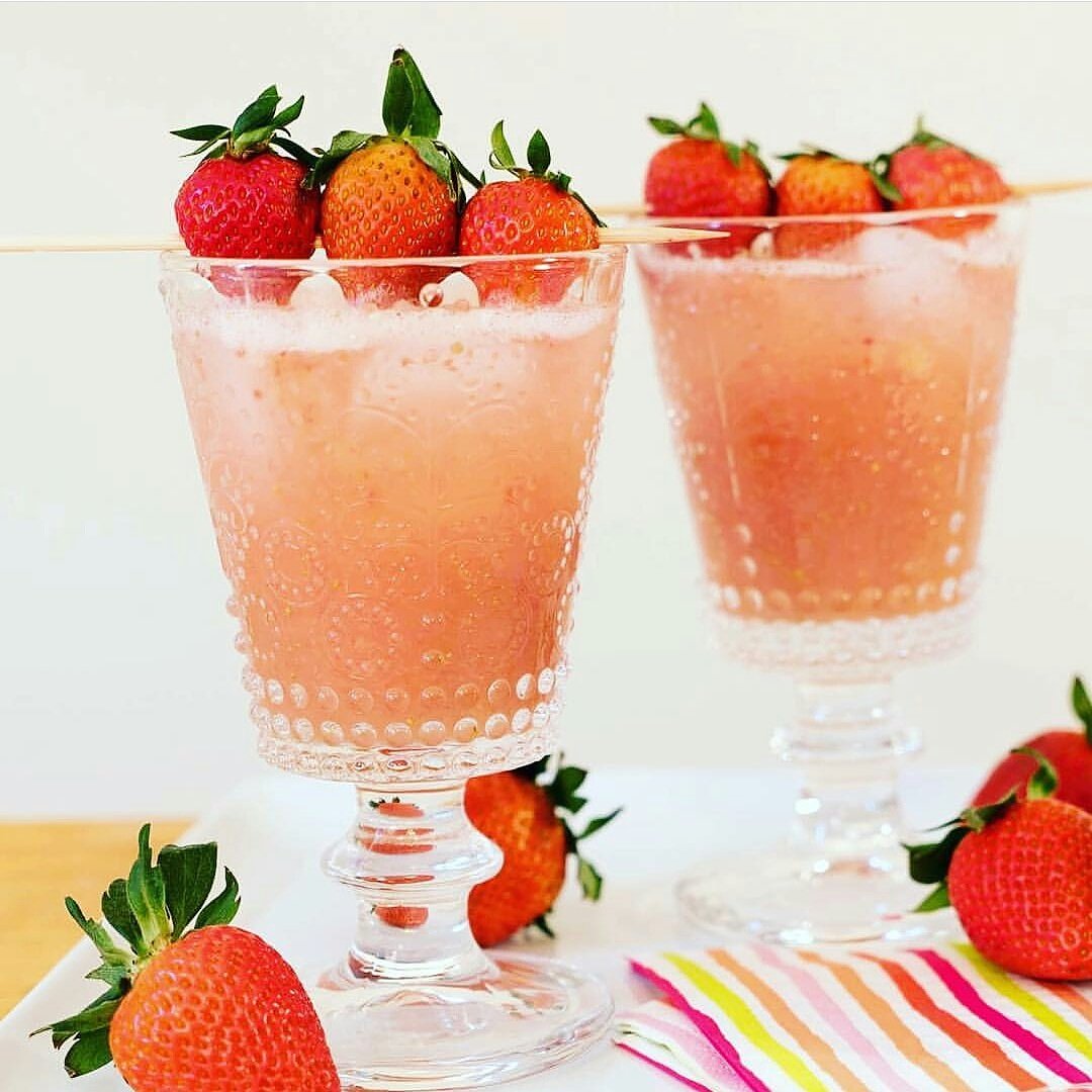 VitaCocoAU's tweet photo. Try a #strawberry #crush #mocktail made on #coconutwater #delicious ππ¦π΄ππΉ #vitacoconz #vitacoco #sunday #lazysunday #inspiration #coconut #sport #eatclean #fitness #addiction #electrolytes #fresh #healthy #pure #natural #nutrition #nutsfornature #paleo #gym #cheers https://t.co/x3cDflG5KN