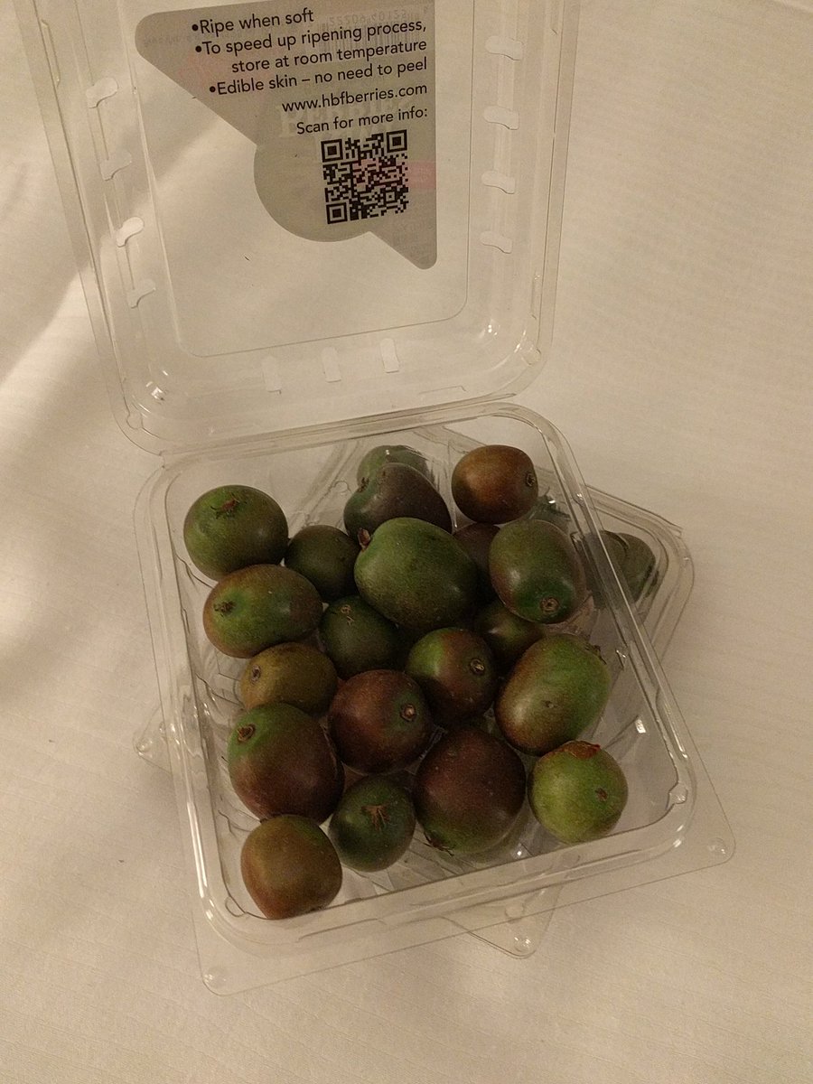 Mirlandra's tweet photo. Staring at my kiwi berries from @HurstsBerryFarm  and trying not to dig in! (Saving for my kiddo.) #TeamFreshSummit #FreshSummit #ad https://t.co/Z81pICaWEV